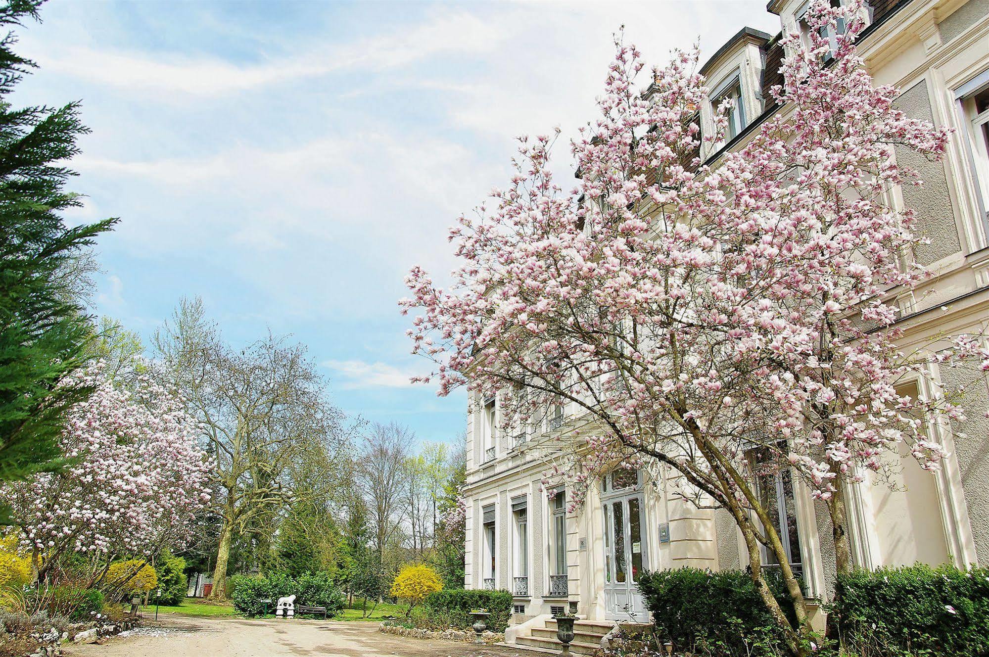 Chateau De La Dame Blanche - Logis Geneuille ภายนอก รูปภาพ