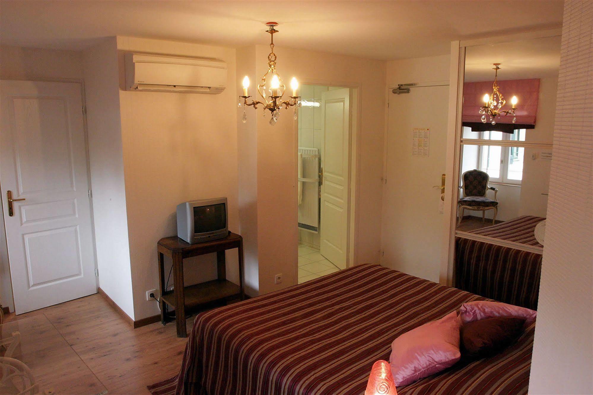 Chateau De La Dame Blanche - Logis Geneuille ภายนอก รูปภาพ