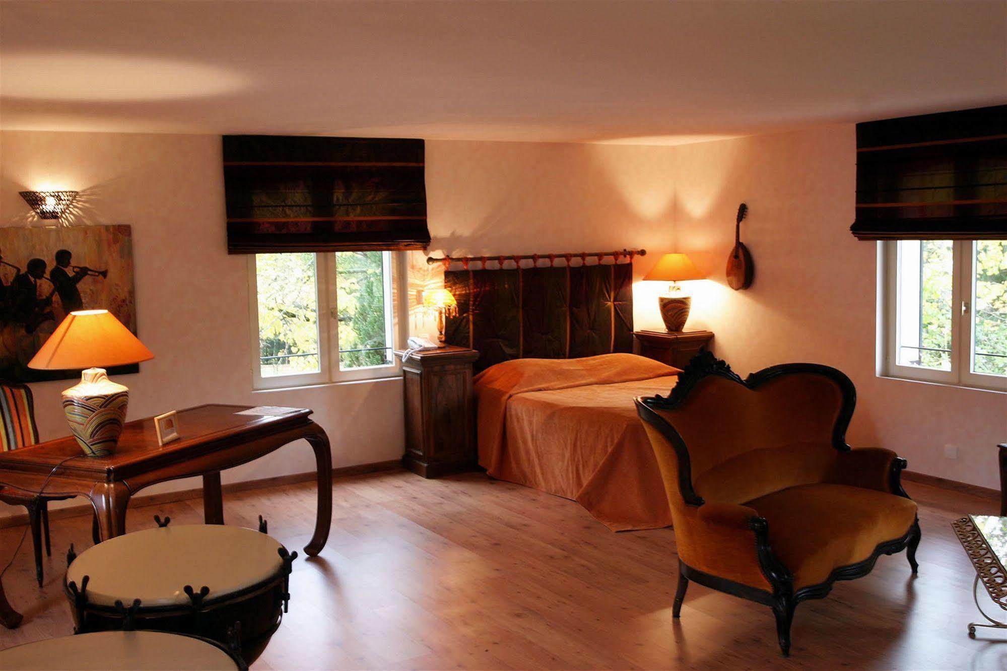 Chateau De La Dame Blanche - Logis Geneuille ภายนอก รูปภาพ