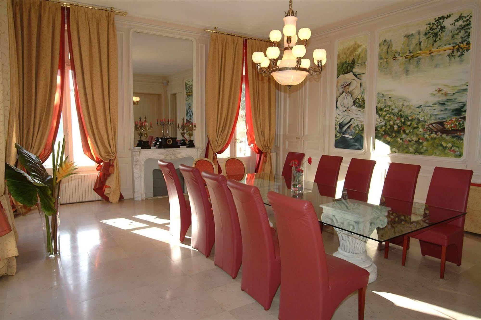Chateau De La Dame Blanche - Logis Geneuille ภายนอก รูปภาพ